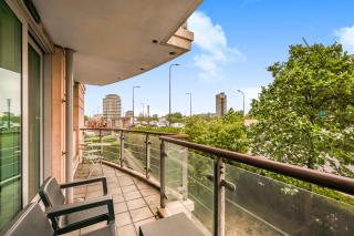 Riverside Apartments with Balcony, 1 Min Walk to Vauxhall Station - 6