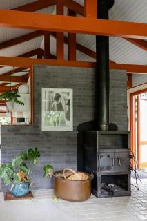 Traditional Home With Garden Near Water - 4