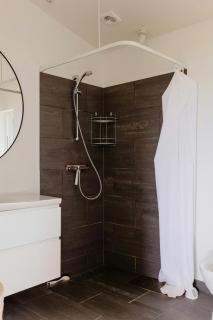 Enjoy The Sound Of Crashing Waves And Ocean Views - 4