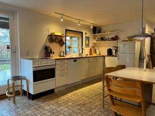 Be Surrounded By Trees In A Thatched Cottage - 6