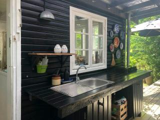 Classic Black And White House With Personal Style - Vig - 5