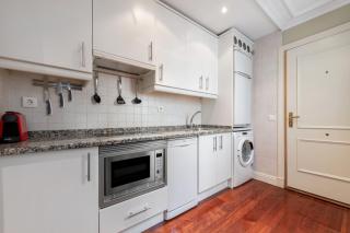 2 bedrooms 2 bathrooms- Penthouse- Almagro- MintyStay - Madrid - 1