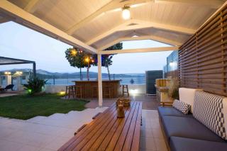 SALTY BREEZE Beachfront Villa - Lygia - 6