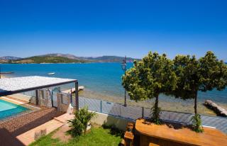SALTY BREEZE Beachfront Villa - Lygia - 0