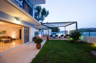 SALTY BREEZE Beachfront Villa - Lygia - 2