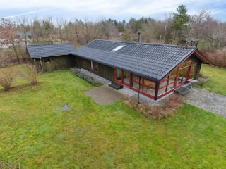 Charming Wooden Summer House In Trend - Løgsted - 3