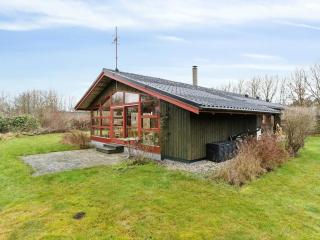 Charming Wooden Summer House In Trend - Løgsted - 1