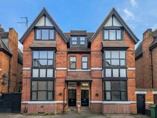 SAPPHIRE Suite Moseley Mews, Birmingham By StayStaycations - Birmingham - 0