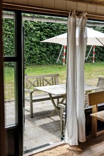 Experience The Simple Life In A Retro Wooden House - Højby - 8