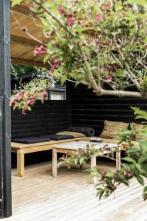 Experience The Simple Life In A Retro Wooden House - Højby - 6