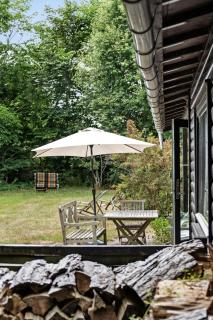 Experience The Simple Life In A Retro Wooden House - Højby - 2