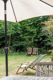 Experience The Simple Life In A Retro Wooden House - Højby - 1