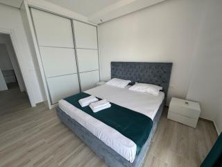 Sunny Seaside Apartment - Sarandë - 1