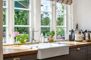 Classic Home In Peaceful Oasis - 9