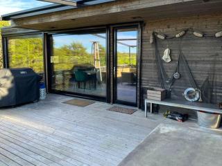 Live Among Trees In An Architect Drawn Cabin - Skjærhollen - 8