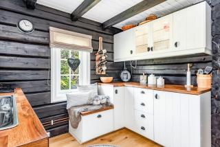 Family-Friendly Log Cabin With Panoramic View - Østby - 9