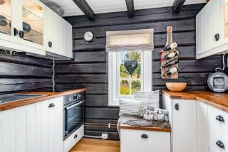 Family-Friendly Log Cabin With Panoramic View - Østby - 6