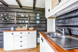 Family-Friendly Log Cabin With Panoramic View - Østby - 4