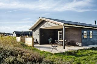 Minimalist Coziness By The Wild North Sea - Harboør - 3