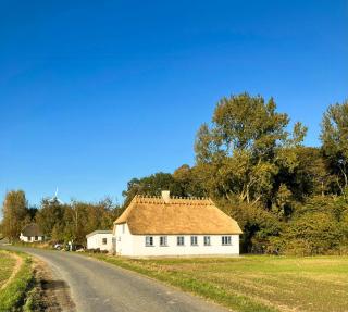 Peaceful Summer House Near Ulvemosehule Forest - Glamsbjerg - 1