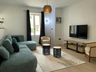 Modern Gîte In The Heart Of Château De Champagnat - 8