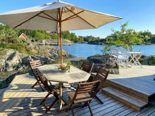 Renovated Boathouse From 1960 By The Sea In Borøya - 2