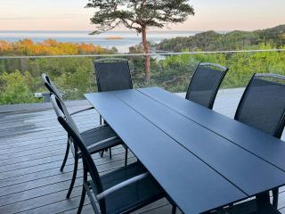 Charming Cabin With Panoramic View At Ranvika - - 9