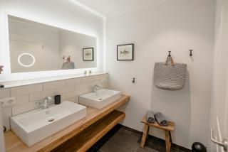 East Frisian Chic In Lake-Front Maisonette - Friedeburg - 6