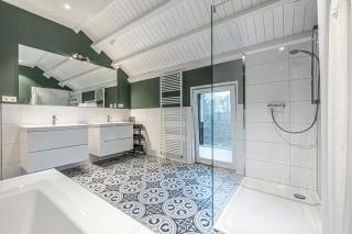 Traditional Architecture Meets Modern Design - Thumby - 4