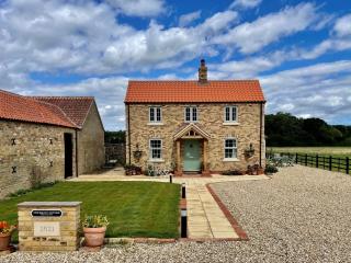 2 Bed in Woodhall Spa 91957 - Kirkby on Bain - 0