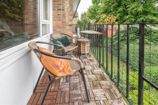 Stylish & Spacious 2-Bed Flat with Parking - 7