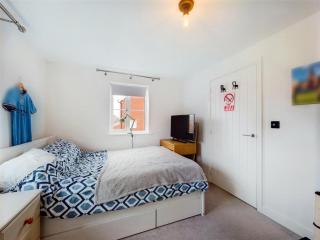 4 BR House For Contractor and Family Multiple Free Car Park - Woodley - 1
