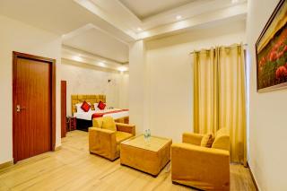 The Noida Grand Suites A UNIT OF S J ENTERPRISES - Noida - 9