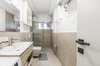 Spacious Stay in the Heart of Tirana - 4