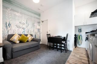 EMERALD Delightful Suite Moseley Mews, Birmingham By StayStaycations - Birmingham - 2