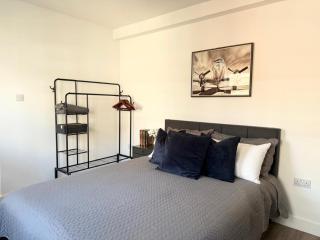 Old Street Studio with Washer and Dryer - London - 9