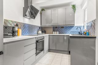 Modern City Centre Townhouse sleeps 10 & Parking - Manchester - 2