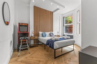Modern City Centre Townhouse sleeps 10 & Parking - Manchester - 4