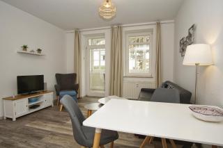 ruhige Lage, Veranda, gratis Nutzung vom AHOI Erlebnisbad - Villa Möwe FeWo 01 - 2