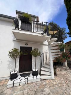 Apartment Dolce Vita - 40 m to the sea & Beach-sleeps 3 - Milna - 0