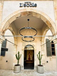 Lecole Hotel - Yenifoca - 9