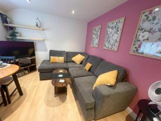 Stylish 2 bed Apartment - Walk to Addenbrookes - Cambridge - 0