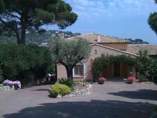 Villa La Pinède Les Issambres Golf de Saint Tropez - Vue mer panoramique de la piscine - Roquebrune-sur Argens - 3