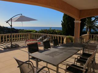 Villa La Pinède Les Issambres Golf de Saint Tropez - Vue mer panoramique de la piscine - Roquebrune-sur-Argens - 7