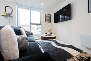 Supernova Suite & City Views - 5