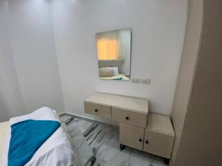 B84. 2BR Apartment 2BA Living Room - Sheikh Zayed - 9