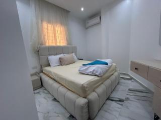 B84. 2BR Apartment 2BA Living Room - Sheikh Zayed - 8