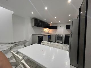 B84. 2BR Apartment 2BA Living Room - Sheikh Zayed - 5
