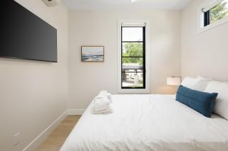 Hamilton Place Bayside Building 301 C - 2
