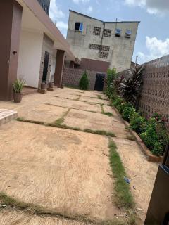 Suite de une chambre et 3 lit cour et jardin privé - Porto-Novo - 5